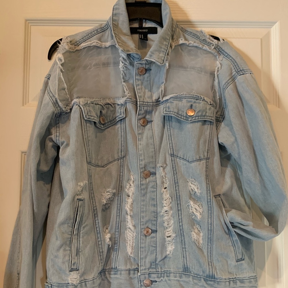 NEW FOREVER 21 Trending DENIM JACKET Size: MEDIUM - Picture 1 of 4